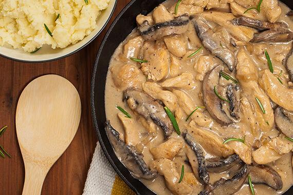 طرز تهیه چیکن استراگانف؛ یک غذای ساده روس طرز تهیه چیکن استراگانف؛ یک غذای ساده روس