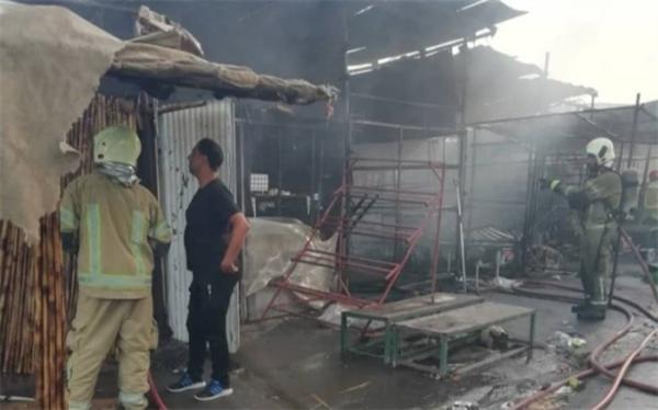حریق در بازار گل محلاتی؛ 2 نفر فوت شدند حریق در بازار گل محلاتی؛ 2 نفر فوت شدند