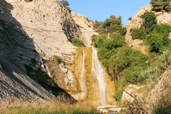 آبشار اما از منحصر به فردترین جاذبه های گردشگری ایلام